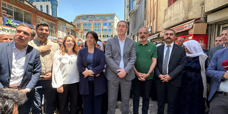 İlk defa herkes kayyıma karşı ses çıkardı