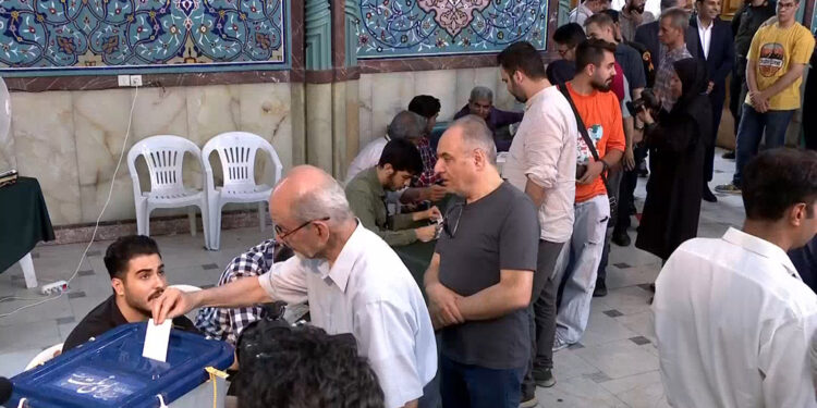 İran'da cumhurbaşkanlığı seçimleri devam ediyor