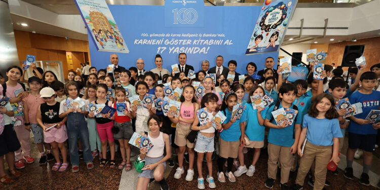 İş Bankası'nın ‘Karneni Göster Kitabını Al’ kampanyası 17 yaşında