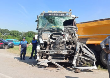 İşçi servisi ile kamyon çarpıştı; 1'i ağır 20 yaralı