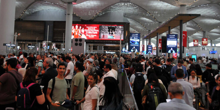İstanbul Havalimanı'nda bayram yoğunluğu
