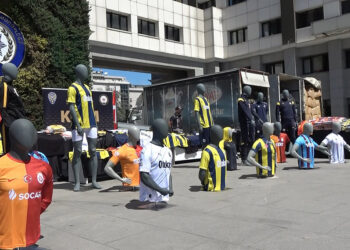 İstanbul’da 180 bin kaçak forma ele geçirildi; 5 gözaltı