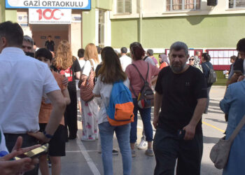 İzmir'de LGS sınavı heyecanı başladı