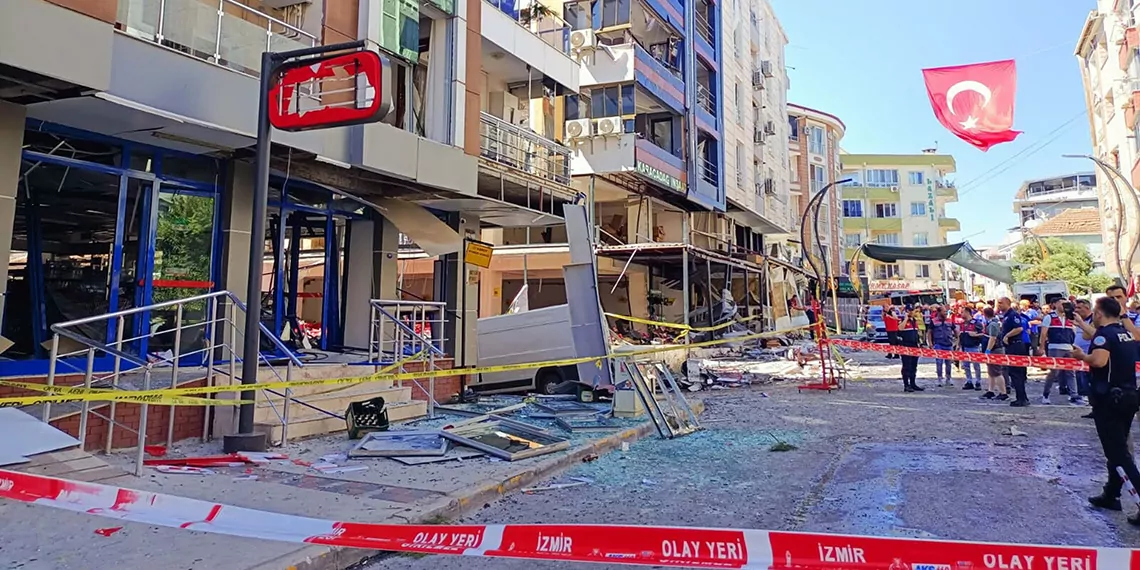 İzmir'de unlu mamuller işletmesinde patlama; 4 ölü