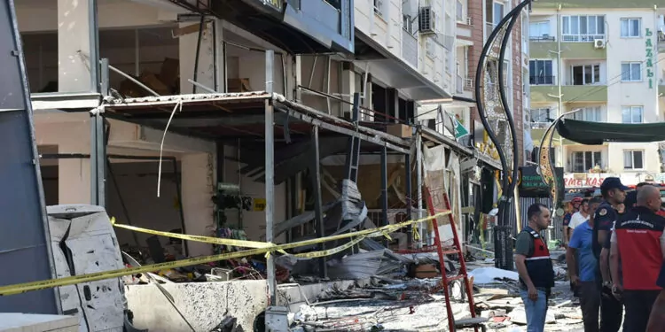 İzmir'de şırdancıda patlama: 4 ölü, 35 yaralı