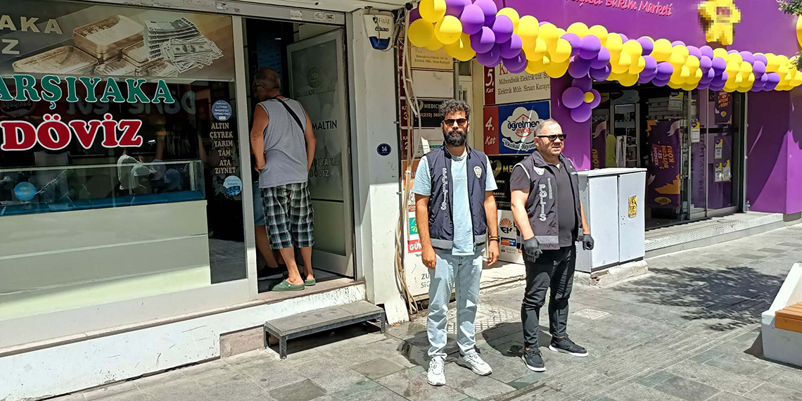 İzmir'deki Seçil Erzan vakasında yeni gelişme; polis, Hatice Ö.'nün görev yaptığı banka şubesindeki odasında ve S.Ç.'nin sahibi olduğu döviz bürosunda arama yaptı. Ayrıca olayla ilgili gözaltına alınan S.Ç.'nin işlemlerinin devam ettiği bildirildi.