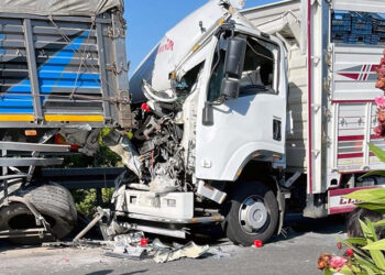 Kamyon TIR'a arkadan çarptı; 2 ölü