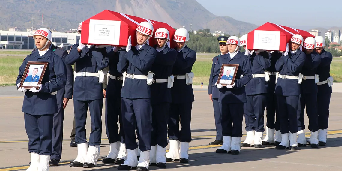 Kayseri'de düşen uçakta şehit olan 2 pilot için tören