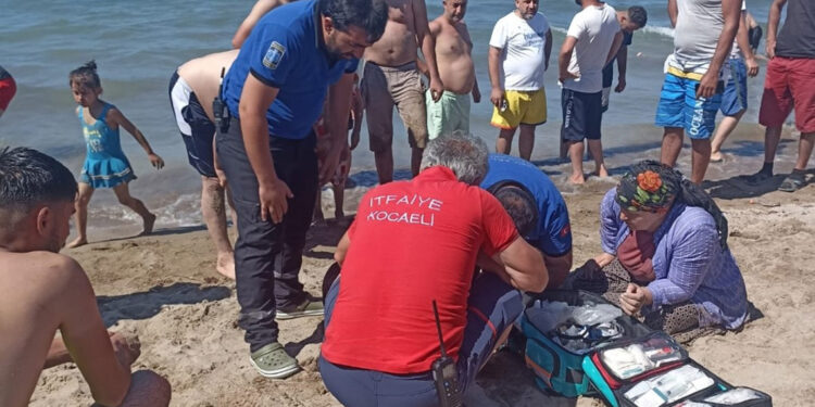 Kocaeli'deki plajlarda boğulma tehlikesi geçiren 352 kişi kurtarıldı
