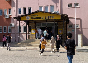 Koşarak geldikleri YKS'ye son anda yetiştiler