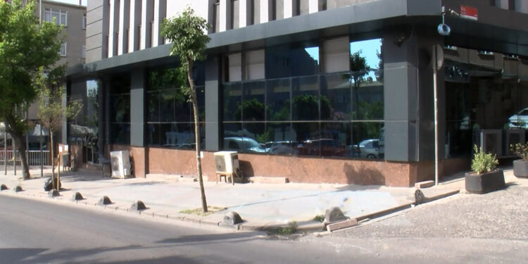 Küçükçekmece'de özel hastaneye silahlı saldırı