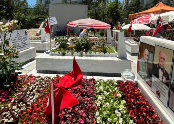 Kurban Bayramı arifesinde şehitliklerde yoğunluk