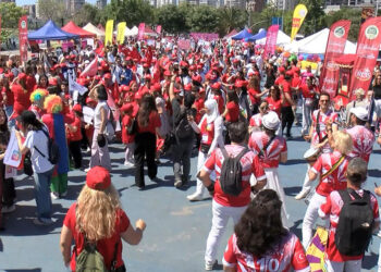 LÖSEV Bağdat Caddesi'nde Farkındalık Korteji düzenledi