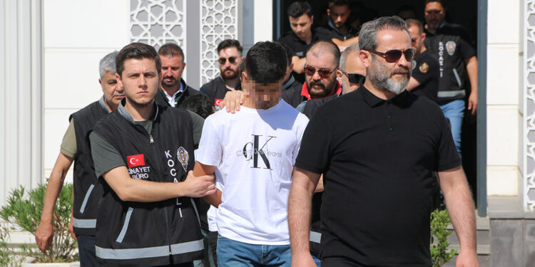 Lise müdür yardımcısı cinayetinde 11 şüpheli adliyede