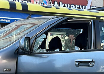 Lise müdür yardımcısı otomobilinde vurularak öldürüldü
