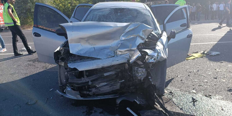 Malatya'da hafif ticari araç ile otomobil çarpıştı: 1 ölü, 5 yaralı