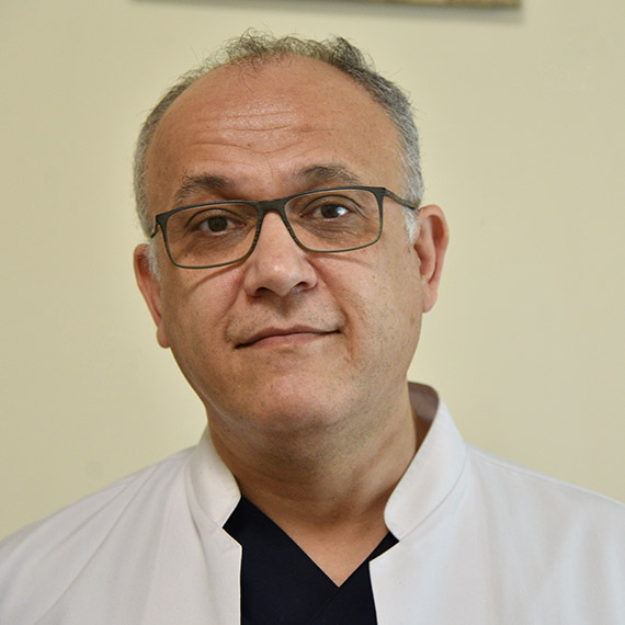 Meme altından 5 santim kesiyle kalp kapakçığı değişti