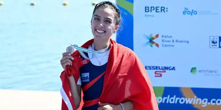 Milli kürekçi Elis Özbay’dan tarihi kota