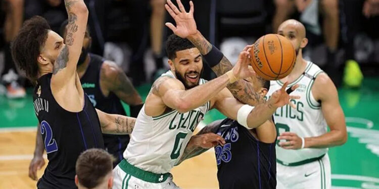 NBA Finalleri başladı; Celtics ilk maçı farklı kazandı