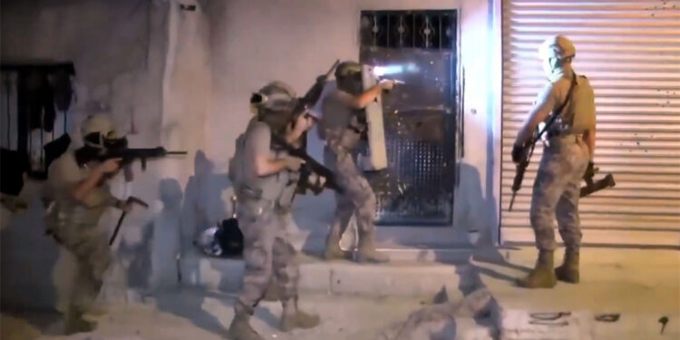 Narkoçelik-21 Operasyonu'nda 12 uyuşturucu çetesi çökertildi