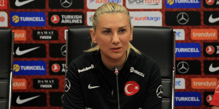 Azerbaycan'ı yenip play-off'ları garantilemek istiyoruz