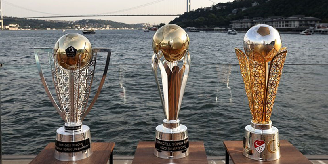 Galatasaray Teknik Direktörü Okan Buruk, “Galatasaray'ın hedefleri çok büyük. Şampiyonluk, motivasyonumuzu düşürmedi. Bu sene yeni bir şampiyonluğa odaklanmak, Avrupa’da başarıya odaklanmak zorundayız” dedi.