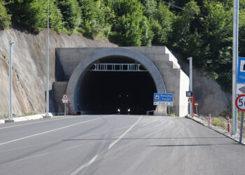 Ordu'da yıldırım düşmesi sonucu 3 tünel karanlıkta kaldı