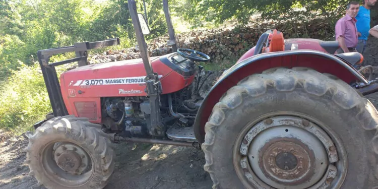 Orman işçilerini taşıyan traktör devrildi; 1’i ağır, 4 yaralı
