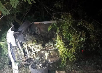 Otomobille minibüs çarpıştı: 2’si çocuk, 15 yaralı