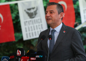 Öz güvensiz siyasete yönelmeden partimizi birinci yaptık