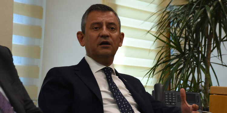 Özgür Özel: İzmir'de kendi içimizde öz eleştiri yapıyoruz