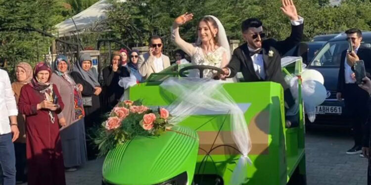 Patpat gelin arabası oldu