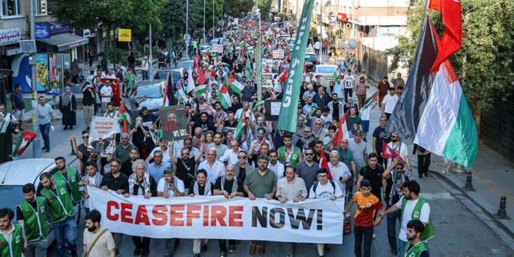 Pendik'te Gazze'ye destek yürüyüşü düzenlendi