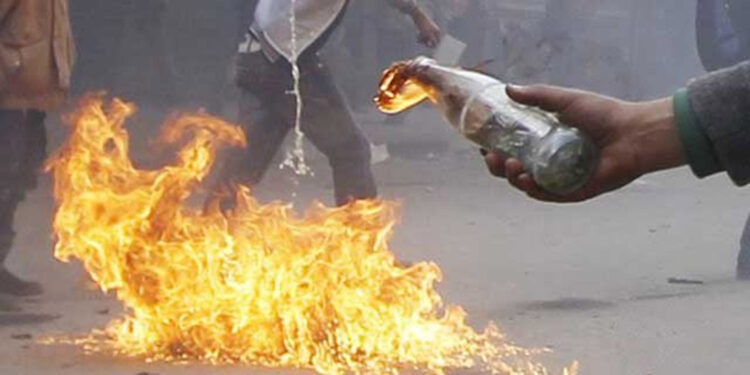 Polise molotofkokteyli atan sanığa 28 yıl hapsi istemi