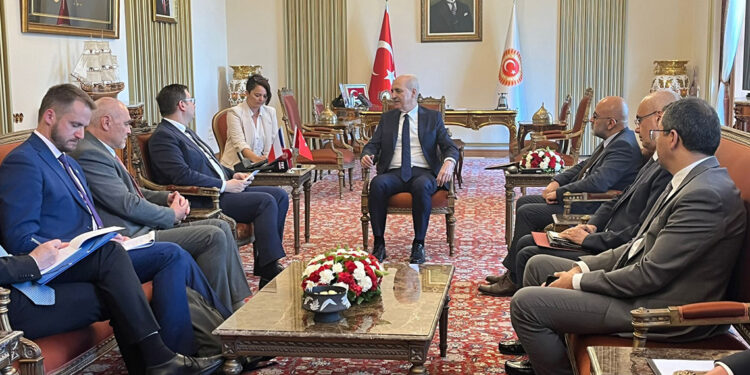 Rusya ile Batı arasında topyekun savaş potansiyeli var