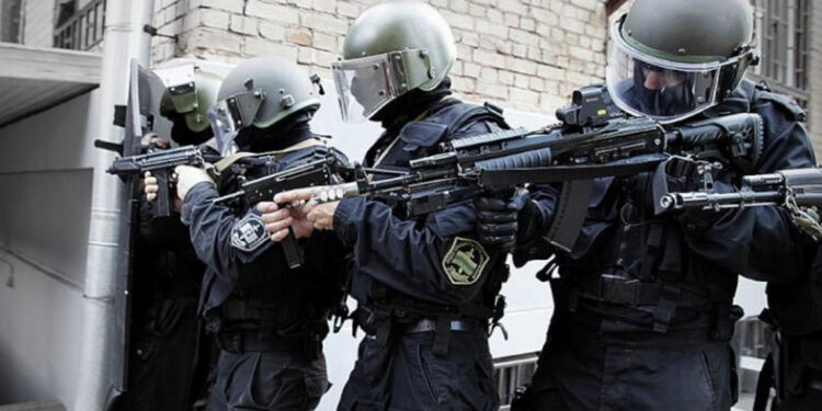 Rusya’da mahkumlar, iki cezaevi memurunu rehin aldı