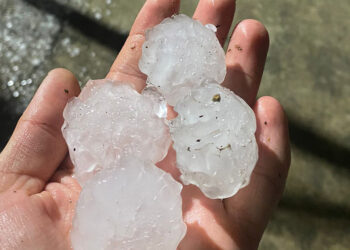 Sakarya'da ceviz büyüklüğünde dolu yağdı