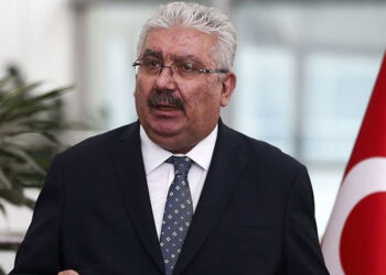 Özgür Özel, politikada gölge oyunu sergiliyor