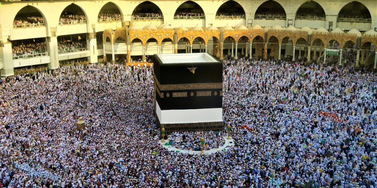 Sıcak hava nedeniyle 14 kişi hac ibadetinde hayatını kaybetti