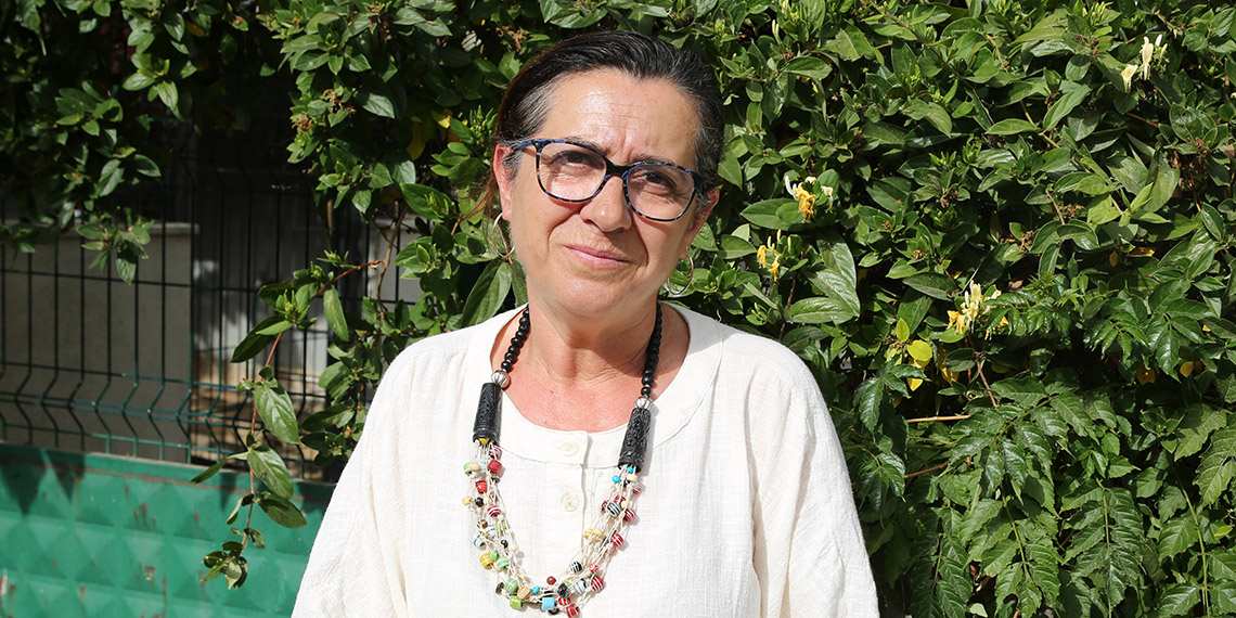 Sıcak havalarda sokak hayvanları için bir kap su çağrısı