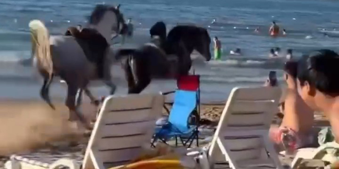Şile plajında korku dolu anlar: Atlar insanların arasına daldı