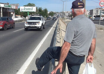 Silivri'de yıkılan üst geçit nedeniyle yayalar zor durumda