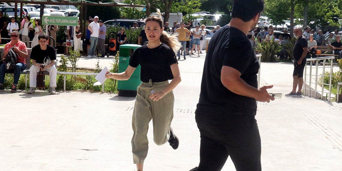 Sınava 3 dakika geciken öğrenci içeri alınmadı