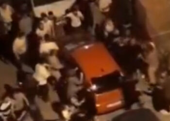 Sultangazi'de meydan savaşı! İki grup birbirine girdi