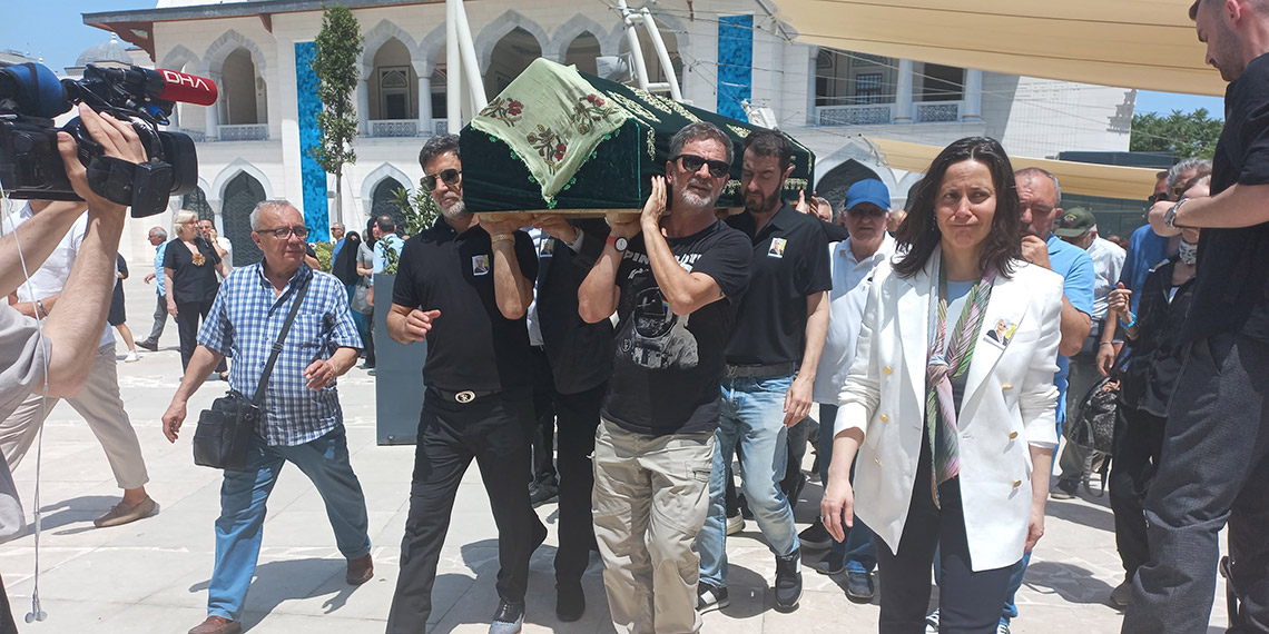 Sunucu Erkan Yolaç'ın eşi son yolculuğuna uğurlandı