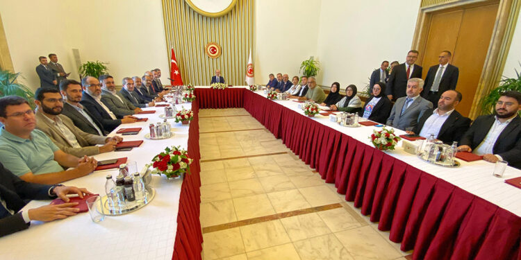 TBMM Başkanı Kurtulmuş: Aileyi korumak milli bir ödevdir