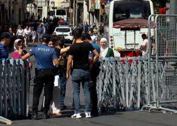 Taksim Meydanı'na yaya girişleri kapatıldı