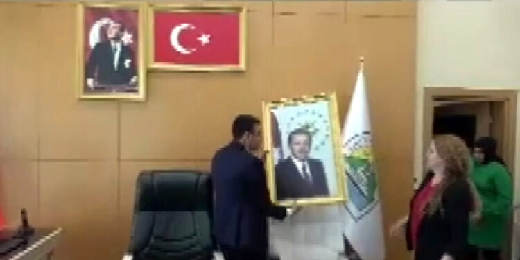 Tatvan Belediye Başkanı'na 'Cumhurbaşkanı'na hakaret' soruşturması