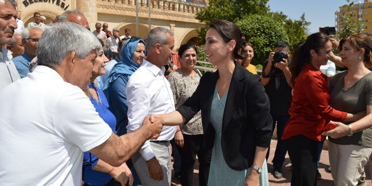 Tülay Hatimoğulları: Anayasada kayyum diye bir şey yok