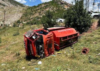 Tunceli'de itfaiye aracı şarampole yuvarlandı; 3 yaralı